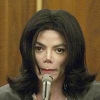 Michael Jackson Masuk Toilet Wanita
